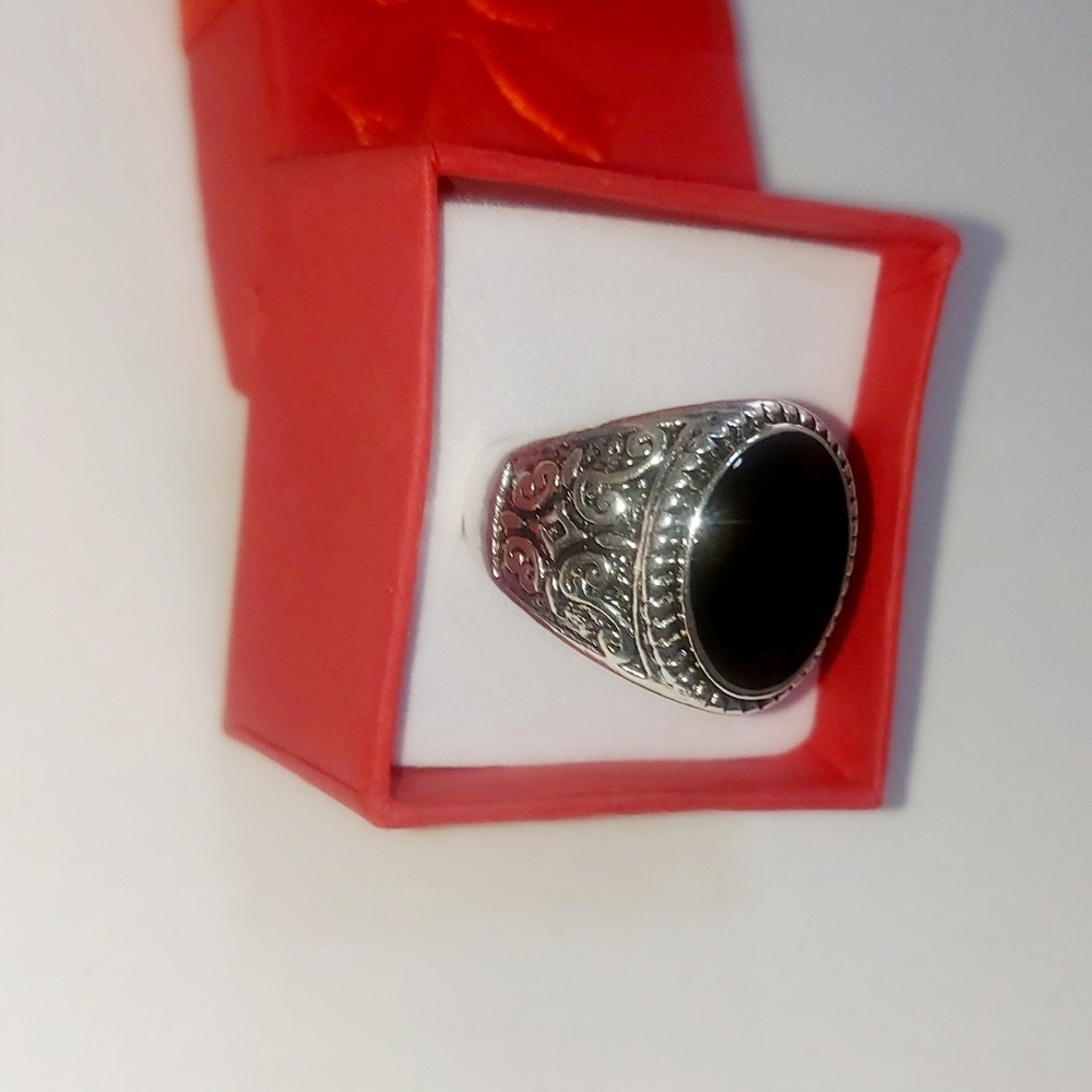 Silver Ornate Ring with Black Stone - Picture 4 of 11